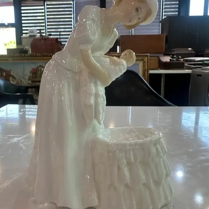 [BUNJANG] Royal Doulton Mother and Daughter Figurine / 영국 로얄 덜튼 모녀상 도자기 인형