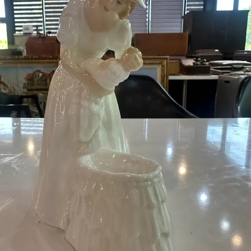 [BUNJANG] Royal Doulton Mother and Daughter Figurine / 영국 로얄 덜튼 모녀상 도자기 인형