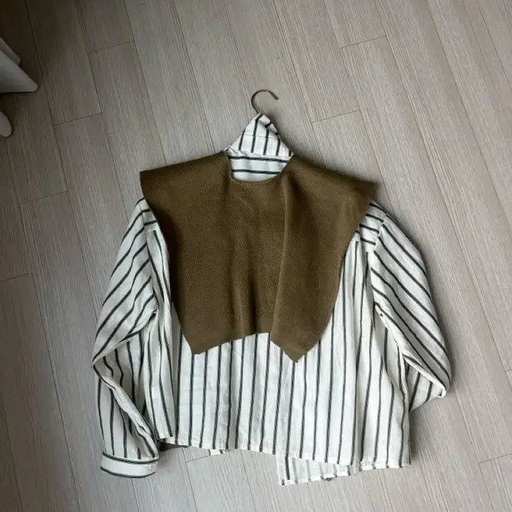 [BUNJANG] Stripe Long Sleeve Shirt &amp; Knit Set / 에이블리 지그재그 스트라이프 긴팔 셔츠 올리브 어부바 니트 세트