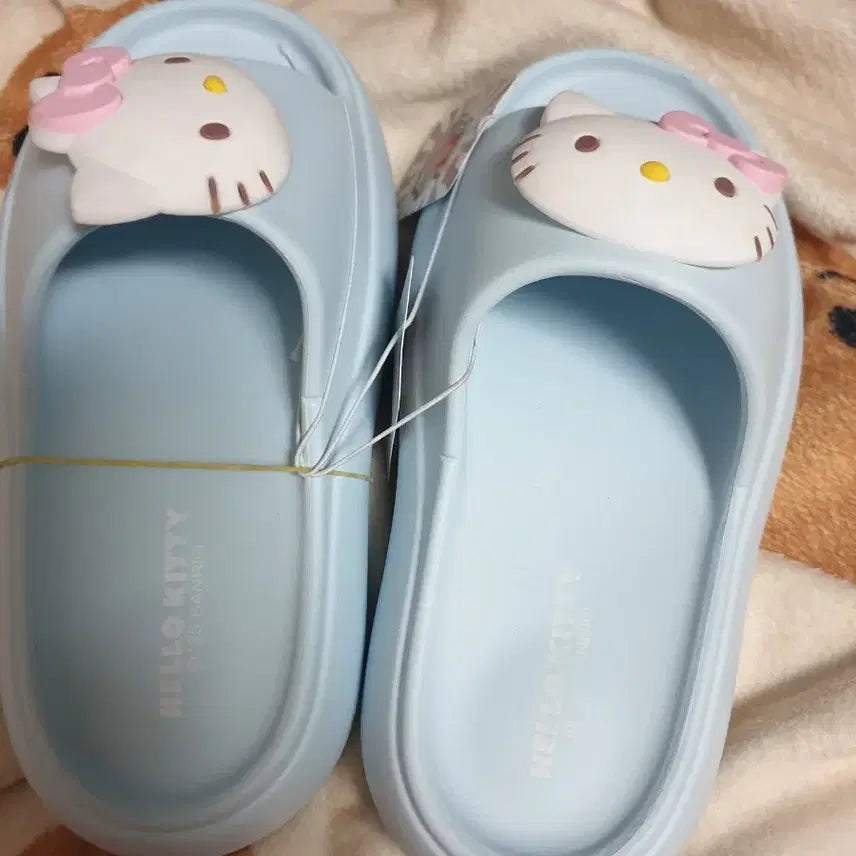 [BUNJANG] Sanrio Hello Kitty Sky Blue Platform Slippers (Size 240) / 240 산리오 키티 하늘색 슬리퍼