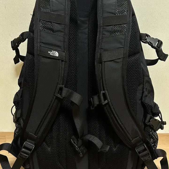[BUNJANG] The North Face Hot Shot Backpack Black 28L / 운포가) 노스페이스 핫샷 백팩 블랙  28L  (노페 가방)