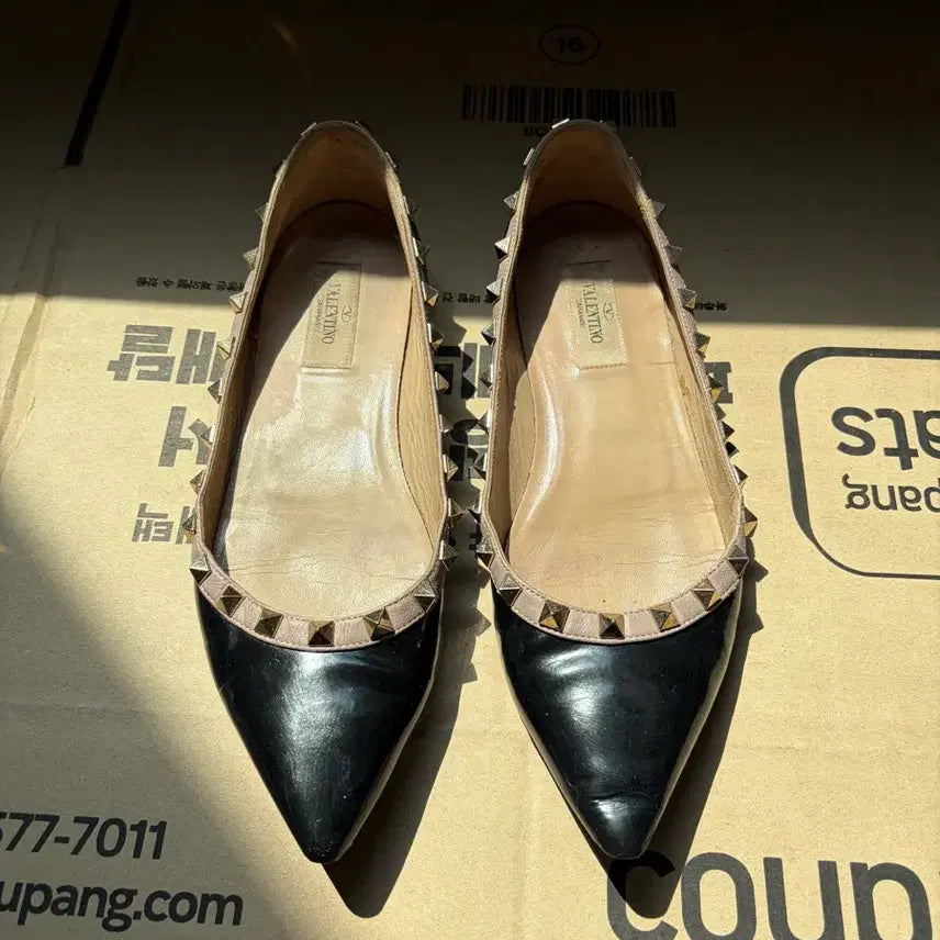 [BUNJANG] Valentino Rockstud Black Enamel Flat Shoes / 발렌티노 락스터드 플랫슈즈
