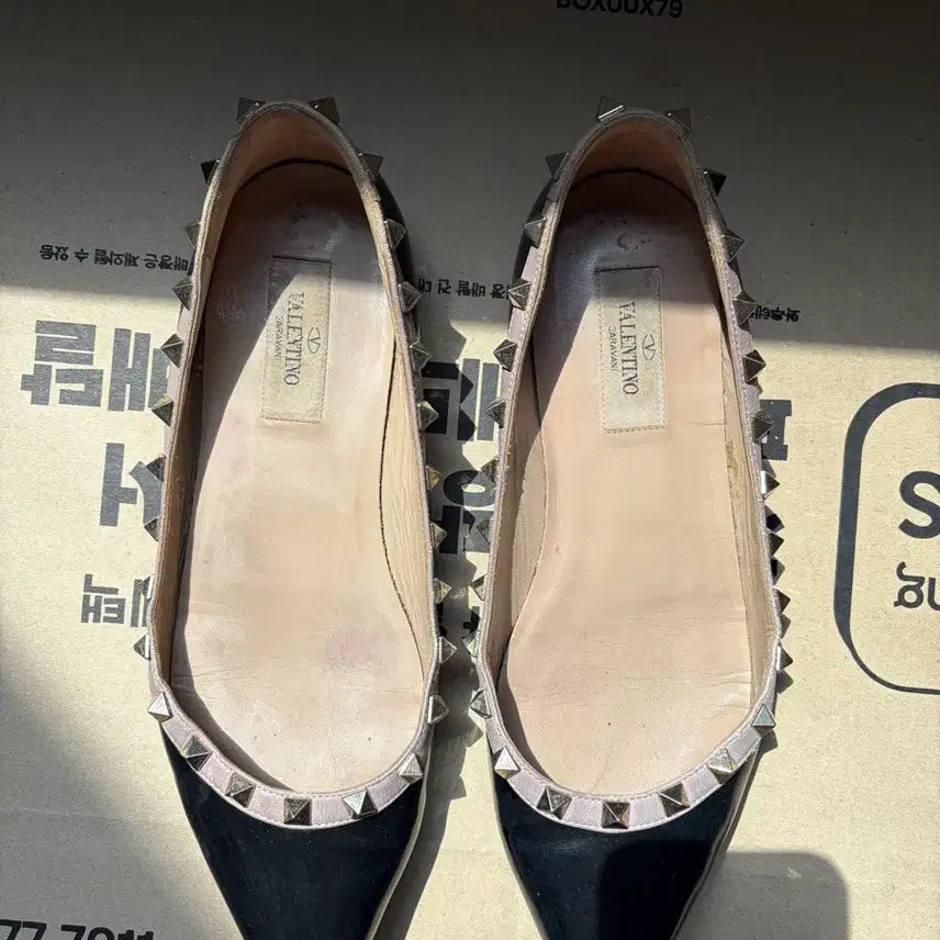[BUNJANG] Valentino Rockstud Black Enamel Flat Shoes / 발렌티노 락스터드 플랫슈즈