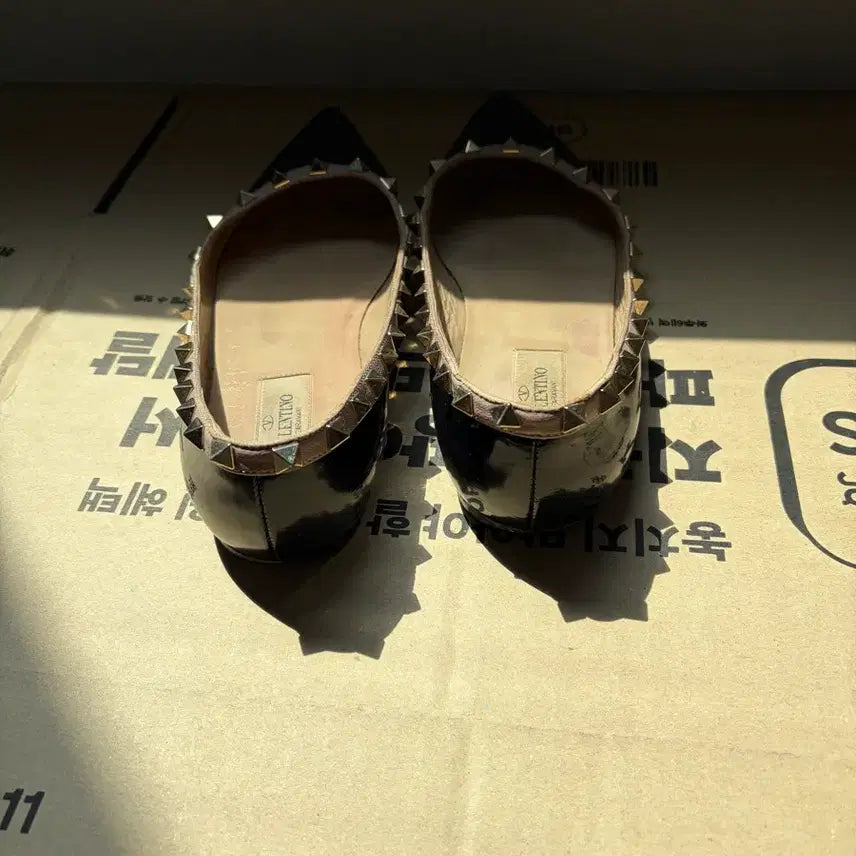 [BUNJANG] Valentino Rockstud Black Enamel Flat Shoes / 발렌티노 락스터드 플랫슈즈