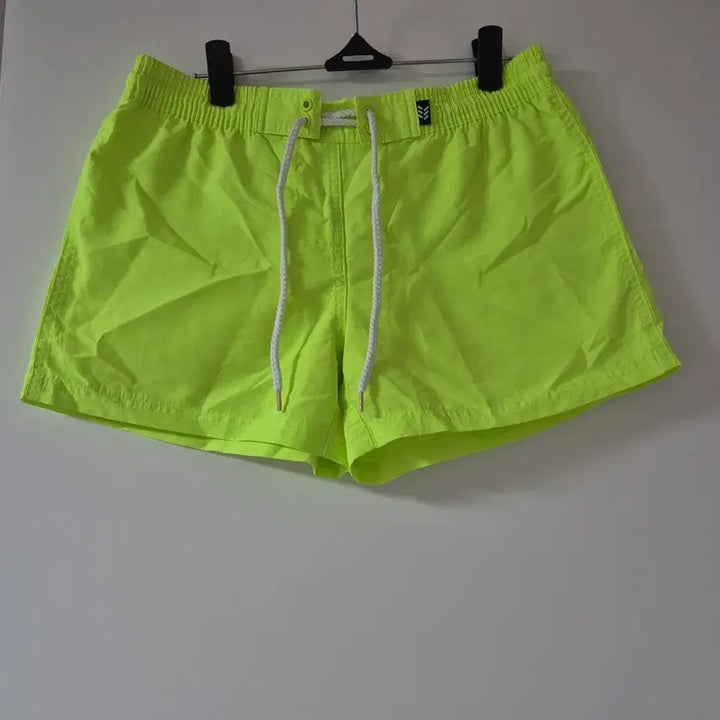 [BUNJANG] Fluorescent Green Swim Shorts / 형광 연두색 물놀이용 반바지