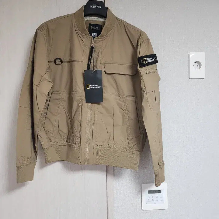 [BUNJANG] National Geographic Beige Bomber Jacket / 내셔널지오그래픽 베이지 봄버 자켓