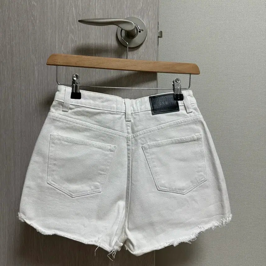 [BUNJANG] MSCHF White Cut-off Shorts / 미스치프 화이트 반바지