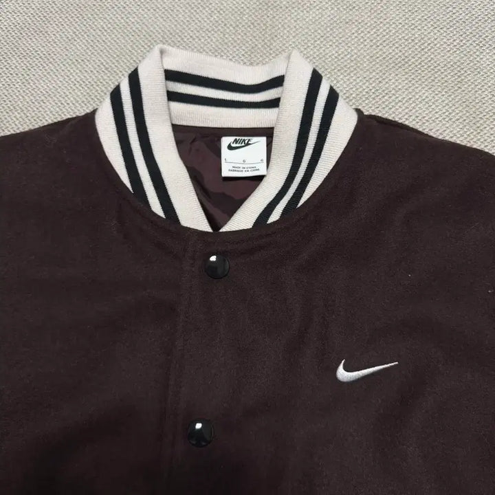 [BUNJANG] Nike NSW Authentic Varsity Jacket - Brown Basalt / 나이키 NSW 어센틱 바시티 자켓 브라운 바살트 - 아시아