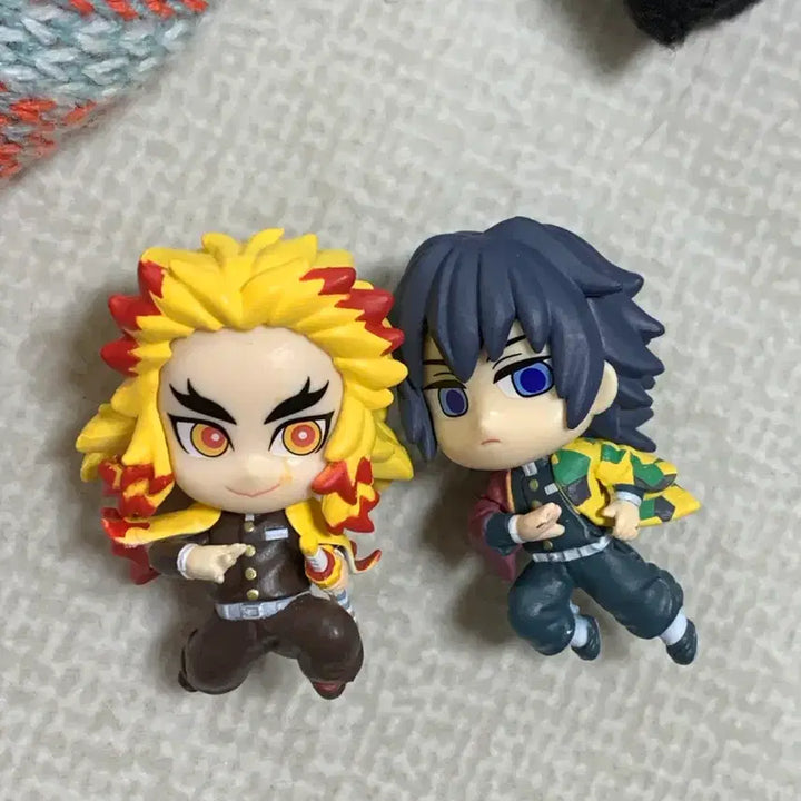 [BUNJANG] Demon Slayer: Kimetsu no Yaiba Kyojuro Rengoku &amp; Giyu Karacore Figures Bundle Set / 귀멸의칼날 렌고쿠 기유 가챠 카라코에 캬라코레 일괄 피규어