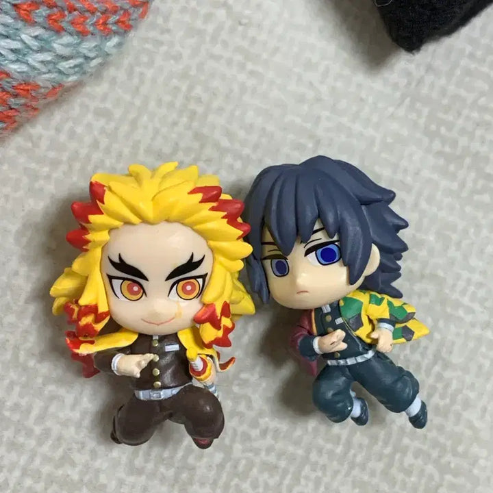 [BUNJANG] Demon Slayer: Kimetsu no Yaiba Kyojuro Rengoku &amp; Giyu Karacore Figures Bundle Set / 귀멸의칼날 렌고쿠 기유 가챠 카라코에 캬라코레 일괄 피규어