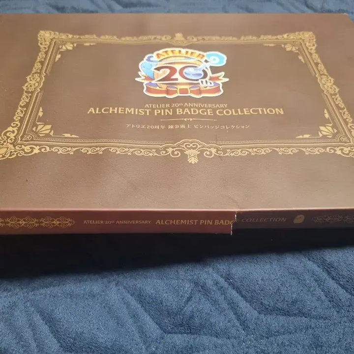 [BUNJANG] Atelier 20th Anniversary Pin Badge Set / 아틀리에 20주년 핀뱃지 세트