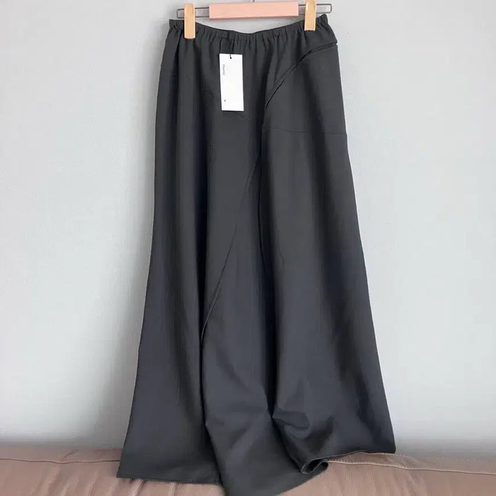 [SOLD OUT] 무배 새상품 hautte 뒷밴딩 롱치마
