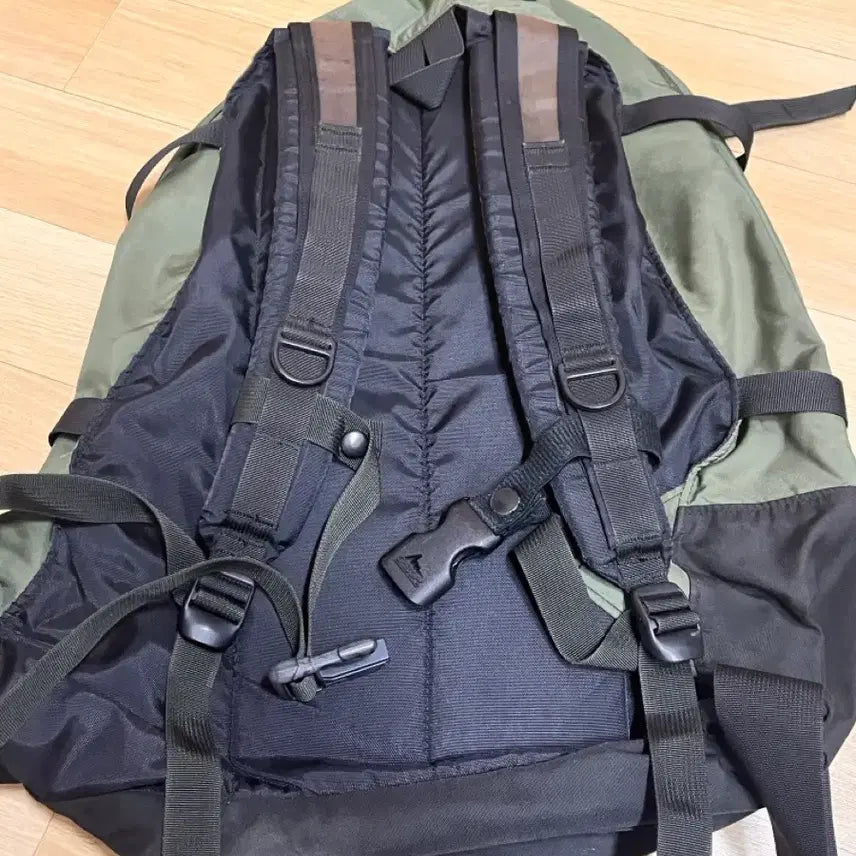 [BUNJANG] 90s Gregory Made in USA Black Leather Day and Half Backpack Olive / 90s 그레고리 Made in USA 구로고 데이앤하프 올리브
