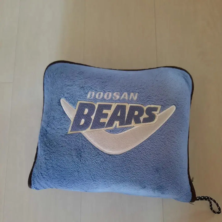 [BUNJANG] Doosan Bears Cushion Blanket / 두산베어스 쿠션 담요
