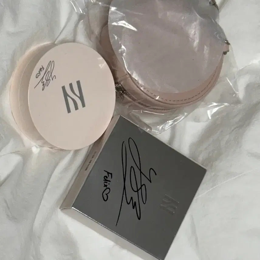 [BUNJANG] Stray Kids Felix Hera Signed Cushion Set / 스키즈 필릭스 헤라 싸인 쿠션