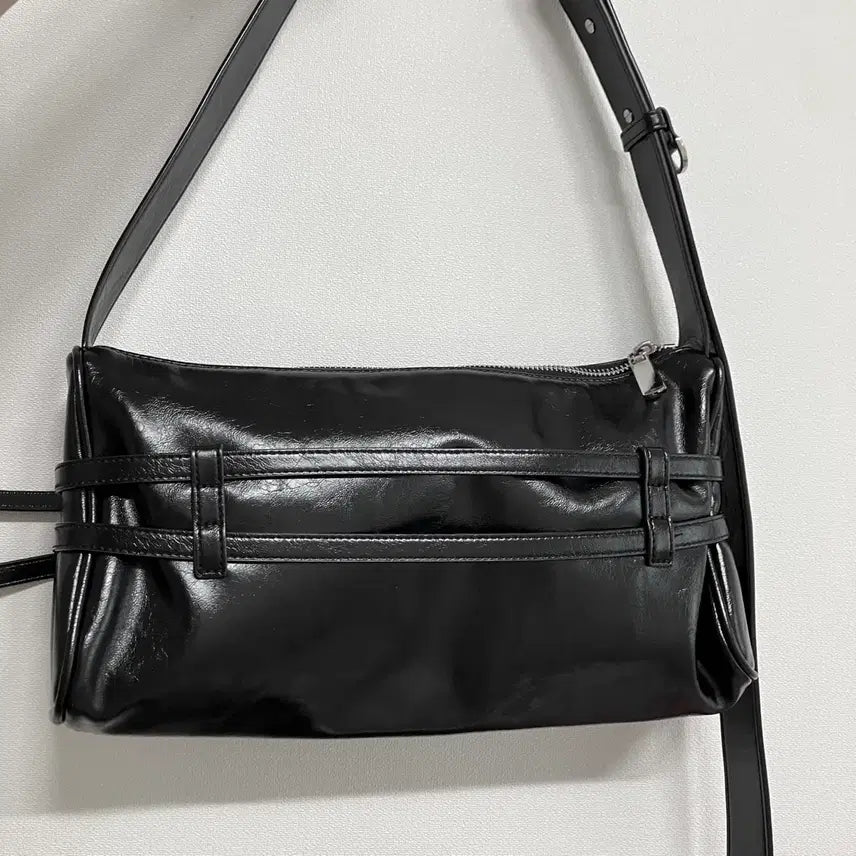 [BUNJANG] Matinkim Belted Strap Shoulder Bag / 마뗑킴 벨티드 스트랩 숄더 백
