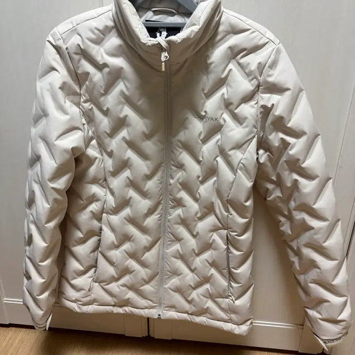 [BUNJANG] Blackyak 24FW Zerosport Down Jacket Ivory / 블랙야크 여성 제로스팟 다운자켓 (1BYPAW4504)
