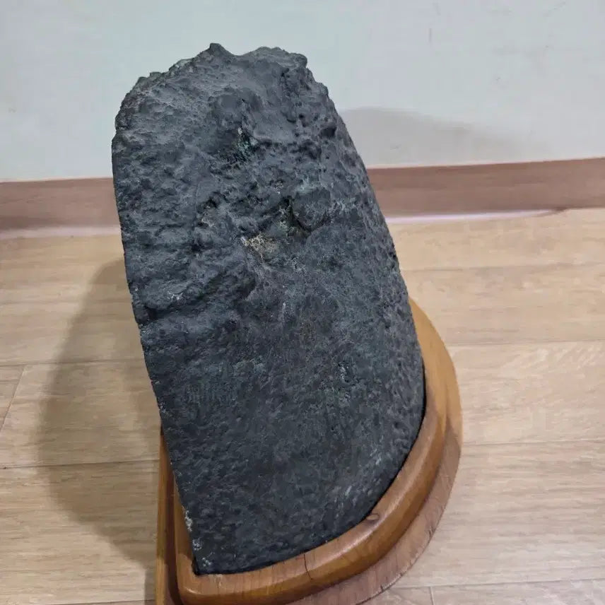 [BUNJANG] Amethyst Geode Slice with Wooden Stand / 자수정 지오드 원석 (나무받침대 포함)