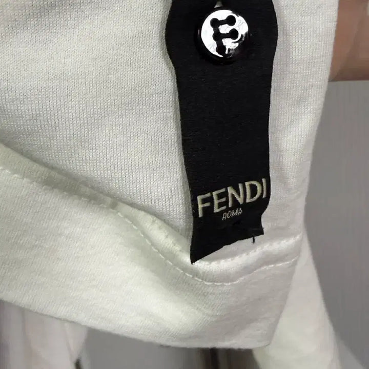 [BUNJANG] Fendi Black Bug T-Shirt / 펜디 반팔 티셔츠
