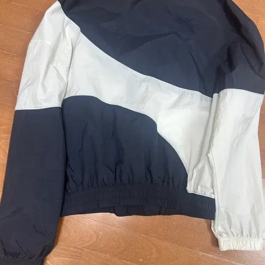 [SOLD OUT] 언더아머 m바람막이 팝니다