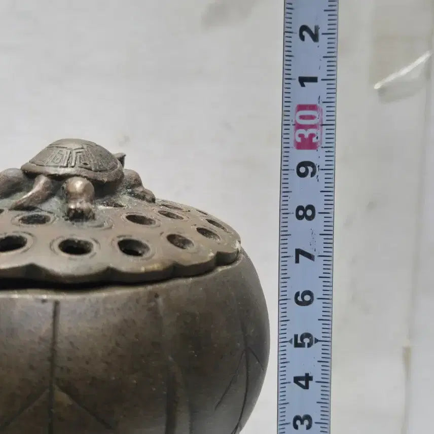 [BUNJANG] Celadon Turtle Incense Burner on Lotus Leaf (No. 185) / [도자기공주골동품] 연잎 위 거북이 향로 (185번)+++