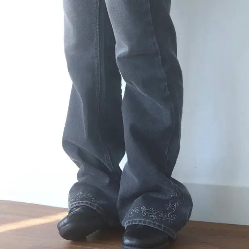 [BUNJANG] Nizi Peko Boot-Cut Pants / 니지 peko boot-cut pants