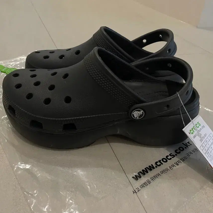 [BUNJANG] Crocs Classic Platform Clog Black 240 / (거의새상품) 크록스 클래식 플랫폼 클로그 블랙 240
