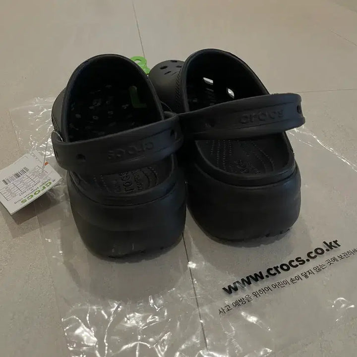 [BUNJANG] Crocs Classic Platform Clog Black 240 / (거의새상품) 크록스 클래식 플랫폼 클로그 블랙 240