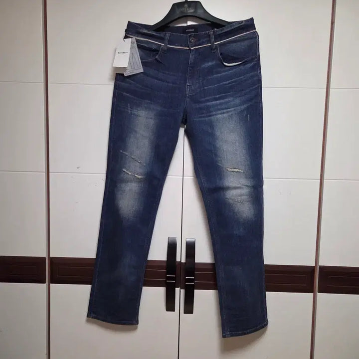 [BUNJANG] Buccheru Light Up Premium Scratch Jeans (Size 32) / 버커루 라이트업 프리미엄 스크레치 청바지(32)