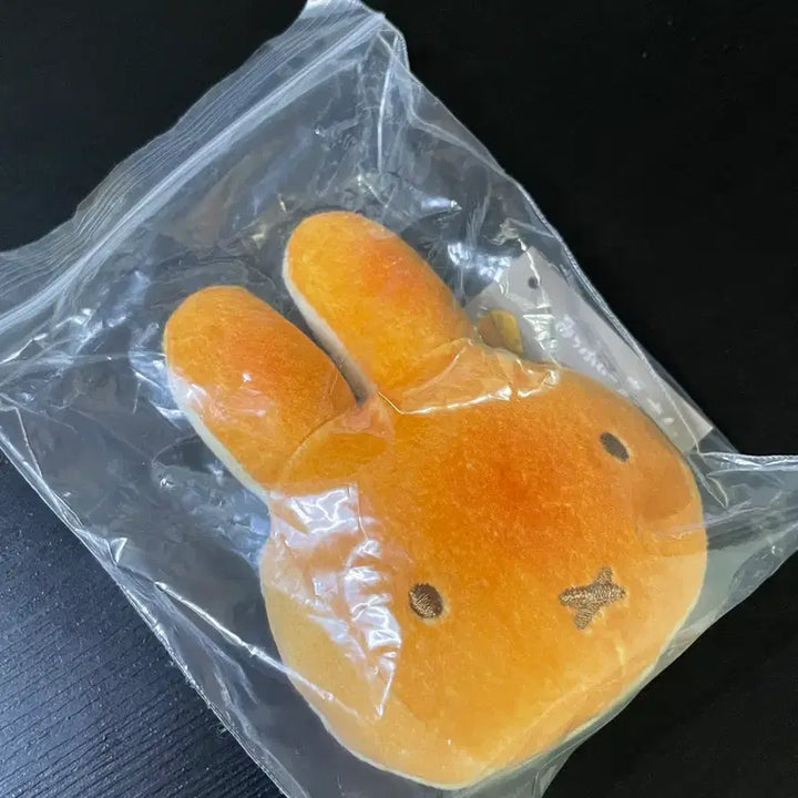 [BUNJANG] Miffy Bakery Charm / 일본 유후인 미피 빵키링 새상품