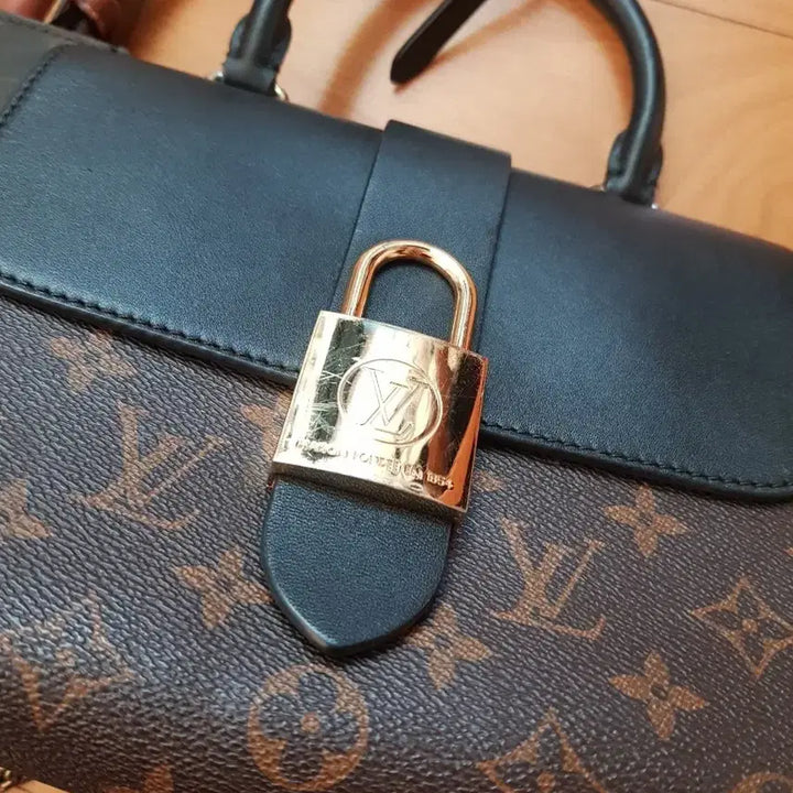 [BUNJANG] Monogram Pattern Mini Crossbody Bag / 패턴 미니백