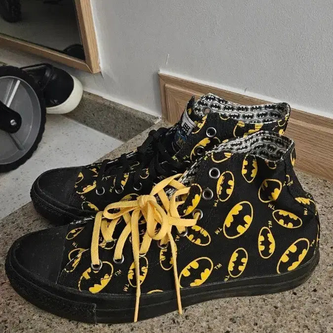 [BUNJANG] Converse x Batman Collaboration High-Top Sneakers / 컨버스 x 배트맨 콜라보 하이탑 스니커즈