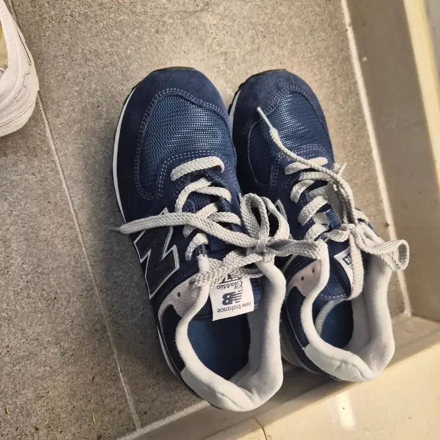 [SOLD OUT] 뉴발란스 운동화 235