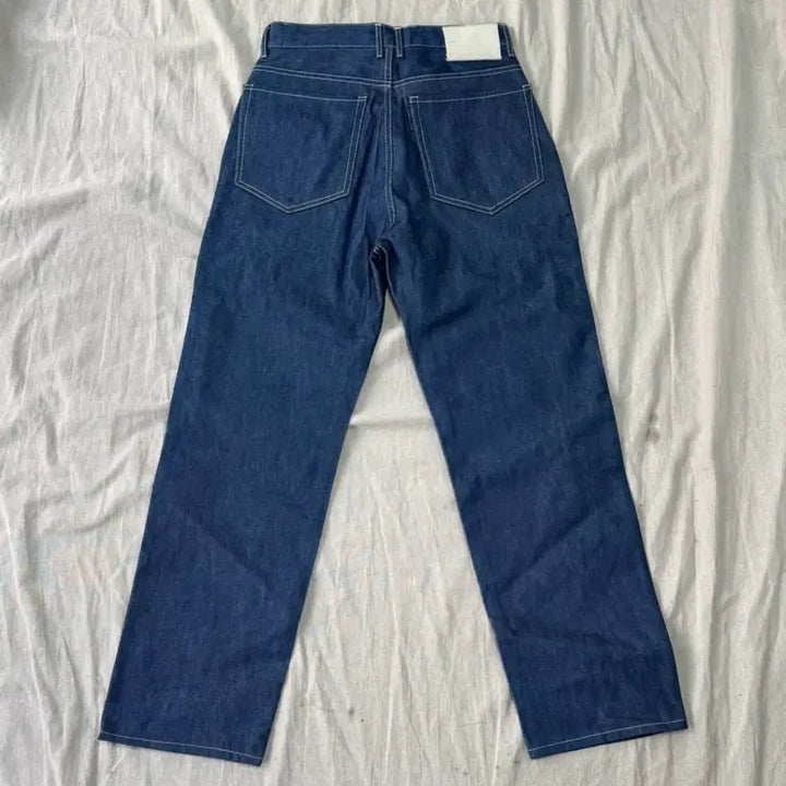[BUNJANG] Pottery Non-Washed Twisted Blue Denim Pants Size 2 / 포터리 논워시드 트위스트 블루 데님팬츠 2 사이즈 판매해요