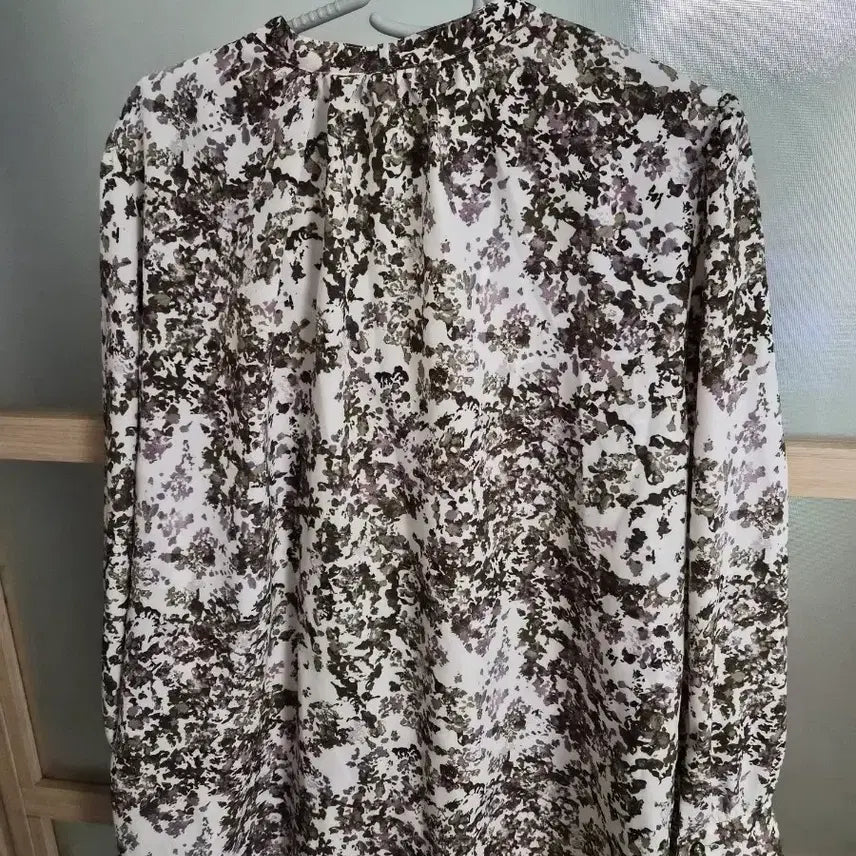 [BUNJANG] Flower Pattern Long Sleeve Blouse / 플라워 패턴 긴팔 블라우스