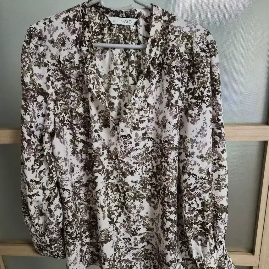 [BUNJANG] Flower Pattern Long Sleeve Blouse / 플라워 패턴 긴팔 블라우스