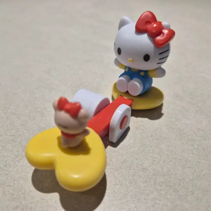 [BUNJANG] Hello Kitty Seesaw Figure / 키티 시소 피규어 팝니다