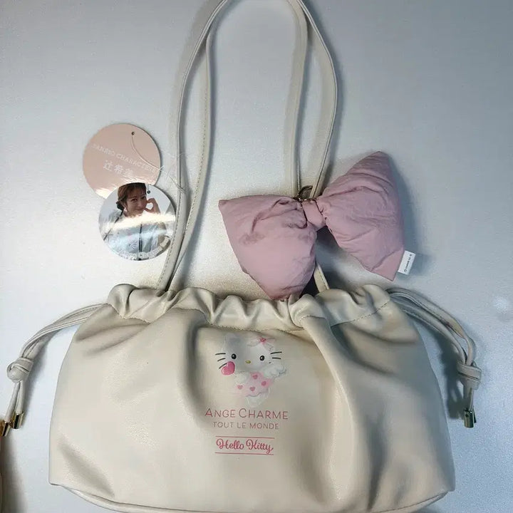 [BUNJANG] Hello Kitty Shirring Tote Bag with Ribbon Charm / 헬로키티 셔링 토트백 + 리본 참 장식