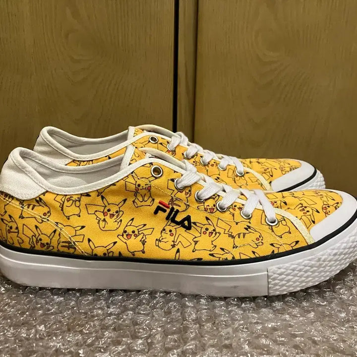 [BUNJANG] Fila x Pokemon Pikachu Collaboration Sneakers / 포켓몬 피카츄 x 휠라 협업 스니커즈 280 포켓몬스터