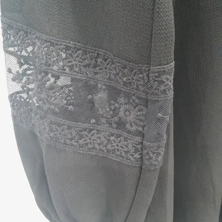 [BUNJANG] TRF Black Lace Sleeve Blouse / TRF 블랙 레이스 소매 블라우스