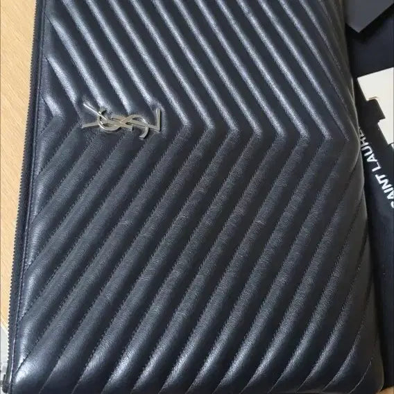 [BUNJANG] Saint Laurent Large Clutch Bag Silver Hardware Genuine S-Grade / 입생로랑 라지 클러치/클러치백 은장 정품S급(감정서O)