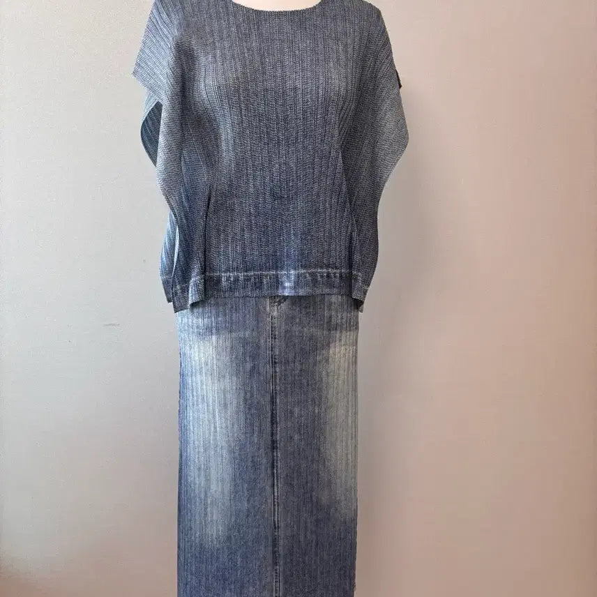 [BUNJANG] Blue Denim Pattern Pleated Two-Piece Set / 청 데님 패턴 플리츠 투피스