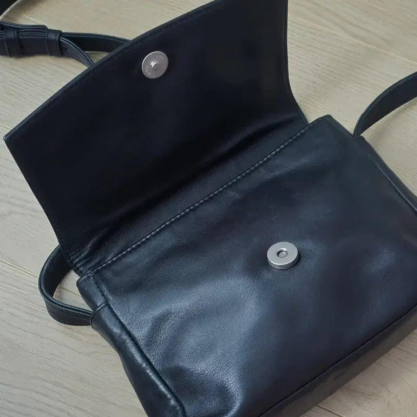 [BUNJANG] Bree Leather Crossbody Bag / Bree 브리 레더 크로스백
