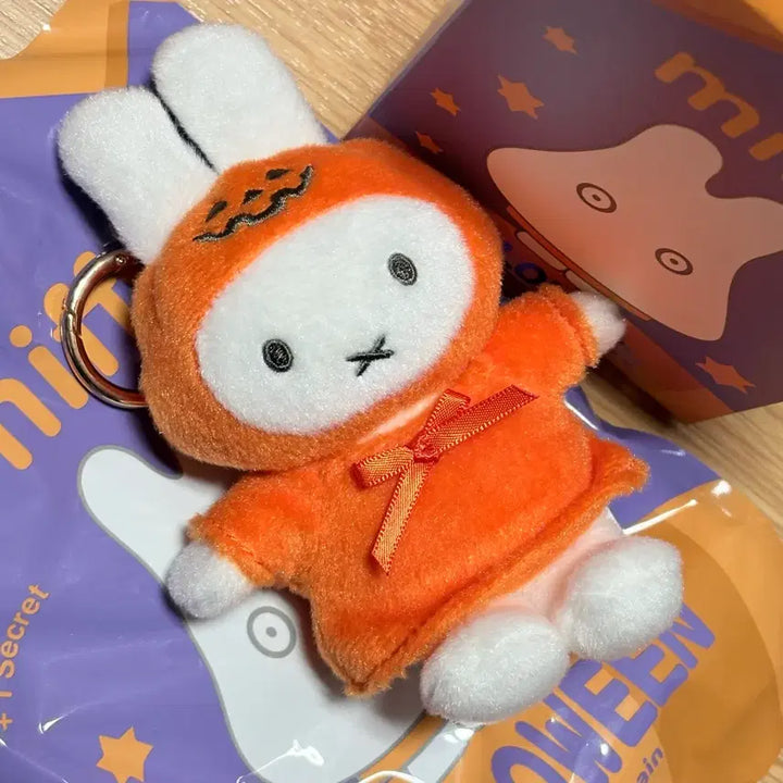 [BUNJANG] Miffy Halloween Pumpkin Plush Keychain / 할로윈 호박 미피