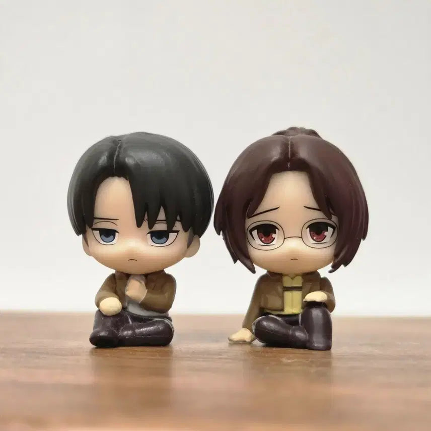 [BUNJANG] Attack on Titan Machiboke Levi &amp; Hange Set / 진격의 거인 마치보케 리바이 &amp; 한지 세트