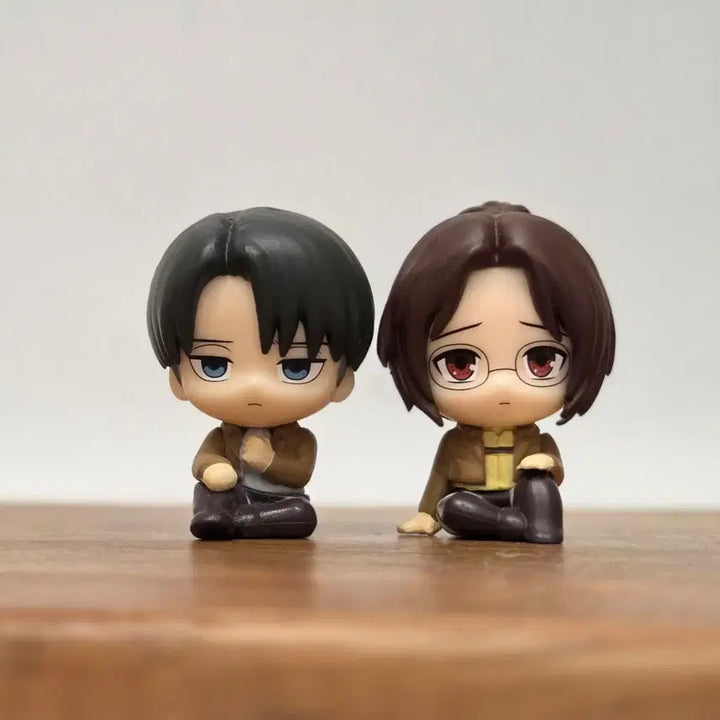 [BUNJANG] Attack on Titan Machiboke Levi &amp; Hange Set / 진격의 거인 마치보케 리바이 &amp; 한지 세트