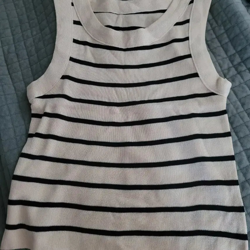 [BUNJANG] White Black Stripe Knit Sleeveless Top / 화이트 블랙 스트라이프 니트 민소매 탑