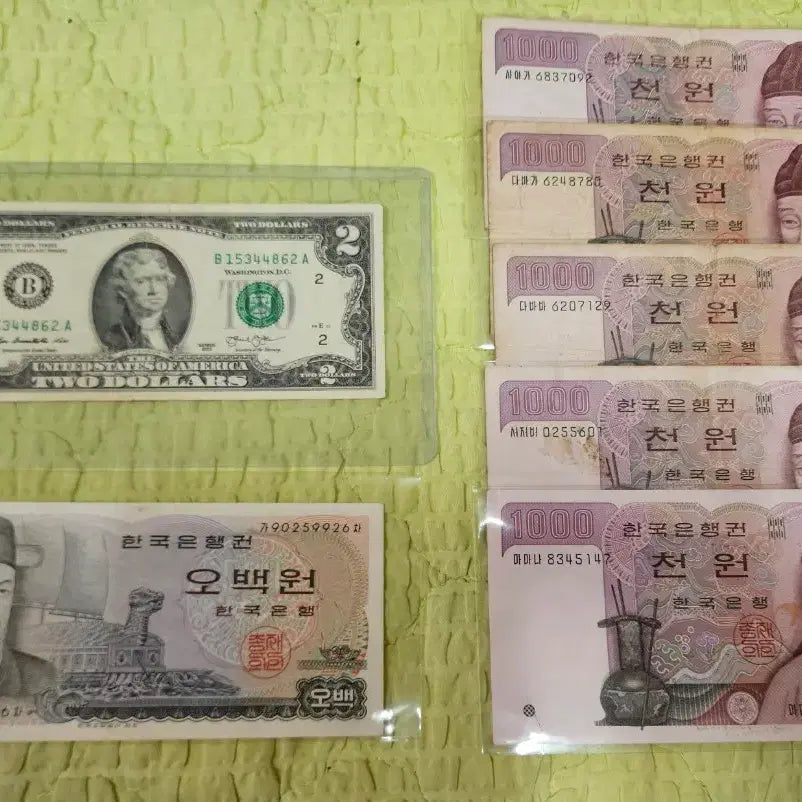 [BUNJANG] Collection of Vintage Banknotes: 2 Dollar Bill, 1000 Won (Used), 500 Won (Unused) / 옛날돈..화폐..2달러/구권 천원/구권 사용제.오백원 미사용 지폐