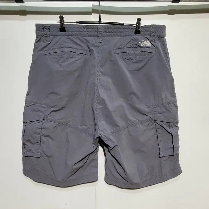 [BUNJANG] The North Face Grey Cargo Shorts / 노스페이스