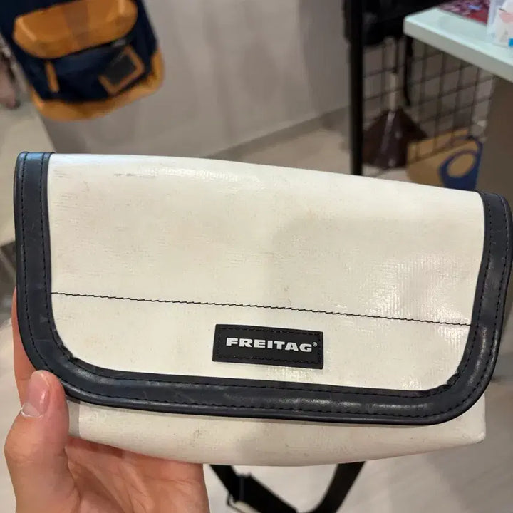 [BUNJANG] Freitag Jamie White Messenger Bag / 프라이탁 제이미 화이트